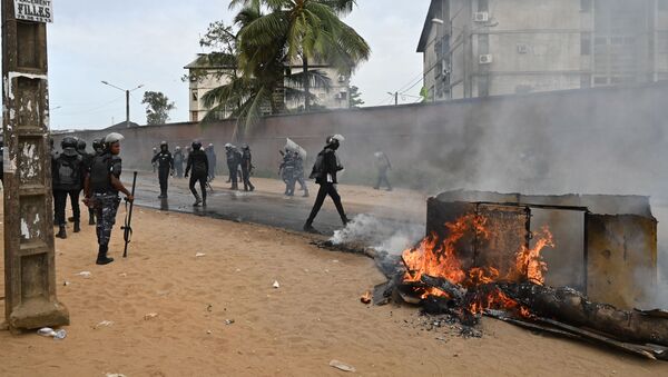 Intervention de la police anti-émeute lors d'une manifestation à Abidjan - Sputnik Afrique