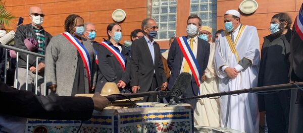 L'imam de Drancy présidant une prière en hommage à Samuel Paty, 23 octobre 2020 - Sputnik Afrique