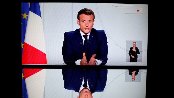 Emmanuel Macron annonce la réintroduction du confinement en France métropolitaine. le 28 octobre 2020 - Sputnik Afrique