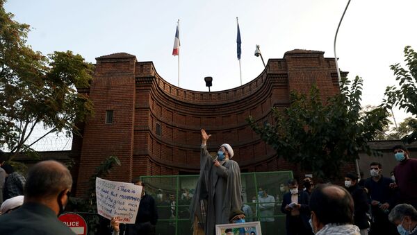 nouvelle manifestation devant l’ambassade de France à Téhéran, le 28 octobre - Sputnik Afrique
