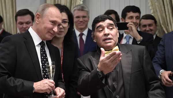 Vladimir Poutine et Diego Maradona - Sputnik Afrique