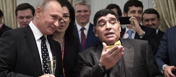 Vladimir Poutine et Diego Maradona - Sputnik Afrique