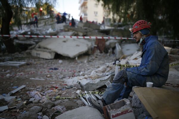 Les opérations de sauvetage continuent après le séisme en Turquie
 - Sputnik Afrique