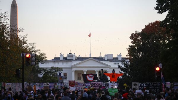 Des centaines de personnes réunies  sur la Black Lives Matter Plaza de Washington - Sputnik Afrique