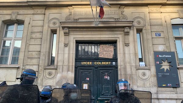 Situation devant le lycée Colbert à Paris, le 3 novembre 2020 - Sputnik Afrique