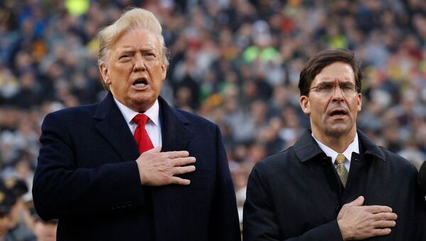 President Donald Trump and Secretary of Defense Mark Esper participate in the Pledge of Allegiance before the start of the Army-Navy college football game in Philadelphia, Saturday, Dec. 14, 2019.  - Sputnik Afrique
