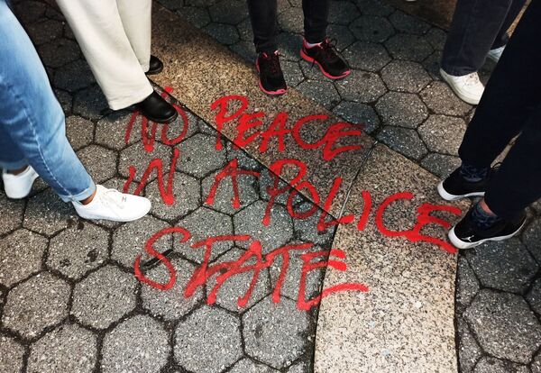 Black Lives Matter: interpellations massives lors d’une manifestation à New York

 - Sputnik Afrique