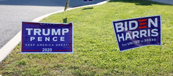 Des panneaux de campagne le jour de l'élection à Cherryville, en Pennsylvanie, le 3 novembre 2020 Des panneaux de campagne le jour de l'élection à Cherryville, en Pennsylvanie, le 3 novembre 2020 - Sputnik Afrique