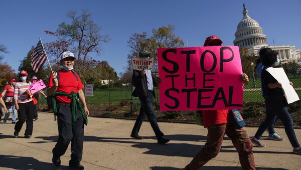 Сторонники президента США Дональда Трампа на акции протеста Stop the Steal в Вашингтоне, США - Sputnik Afrique