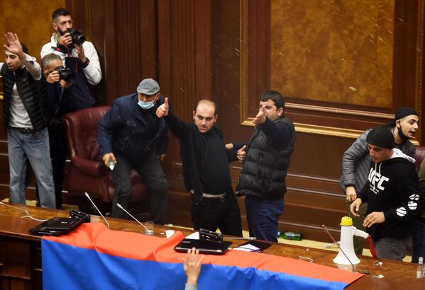 Haut-Karabakh: l’Assemblée nationale d’Arménie envahie par des contestataires

 - Sputnik Afrique