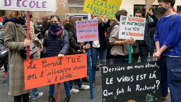 Manifestation des enseignants à Paris pour un renforcement du protocole sanitaire dans les écoles, le 10 novembre 2020 - Sputnik Afrique