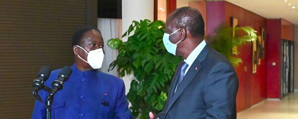 Le Président ivoirien Alassane Ouattara et le leader de l'opposition Henri Konan Bédié - Sputnik Afrique