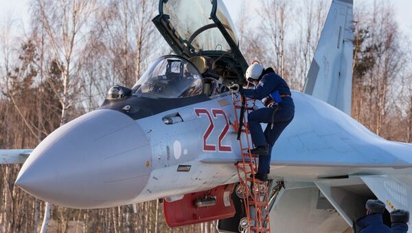 Manœuvres des nouveaux avions Su-35S en Carélie

 - Sputnik Afrique