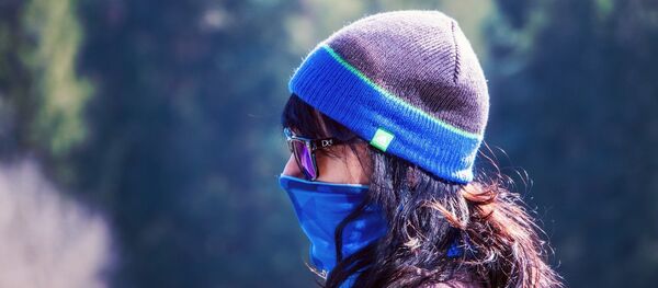 Une femme en masque - Sputnik Afrique