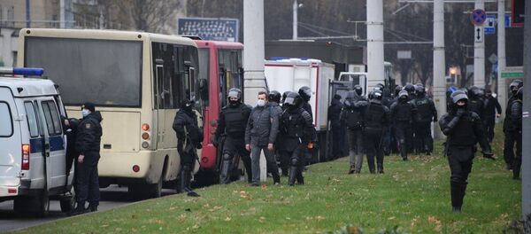 Les forces de l'ordre à Minsk, le 15 novembre - Sputnik Afrique