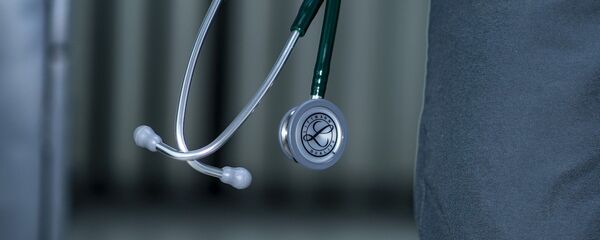 Un médecin avec un stéthoscope - Sputnik Afrique