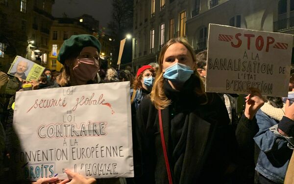 Manifestation contre la loi de sécurité globale à Paris, le 17 novembre - Sputnik Afrique