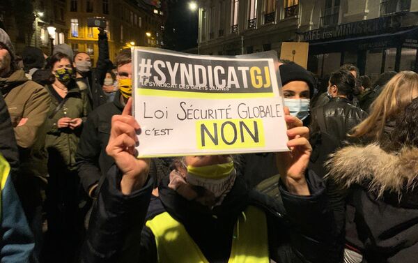 Manifestation contre la loi de sécurité globale à Paris, le 17 novembre - Sputnik Afrique