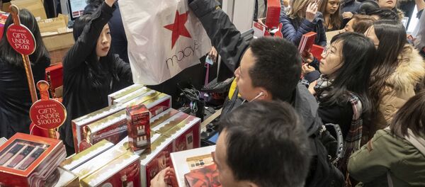 Shopping du Black Friday  - Sputnik Afrique