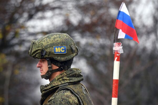 Le couloir de Latchine contrôlé par les soldats de la paix russes 

 - Sputnik Afrique