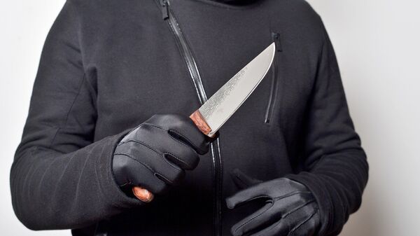 Homme avec un couteau. Image d'illustration - Sputnik Afrique