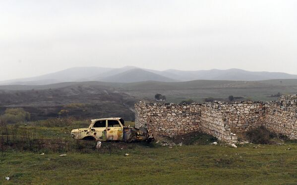 Haut-Karabakh: chars brûlés, obus non explosés, maisons détruites

 - Sputnik Afrique