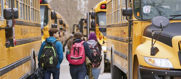 Bus de transport scolaire au Canada - Sputnik Afrique