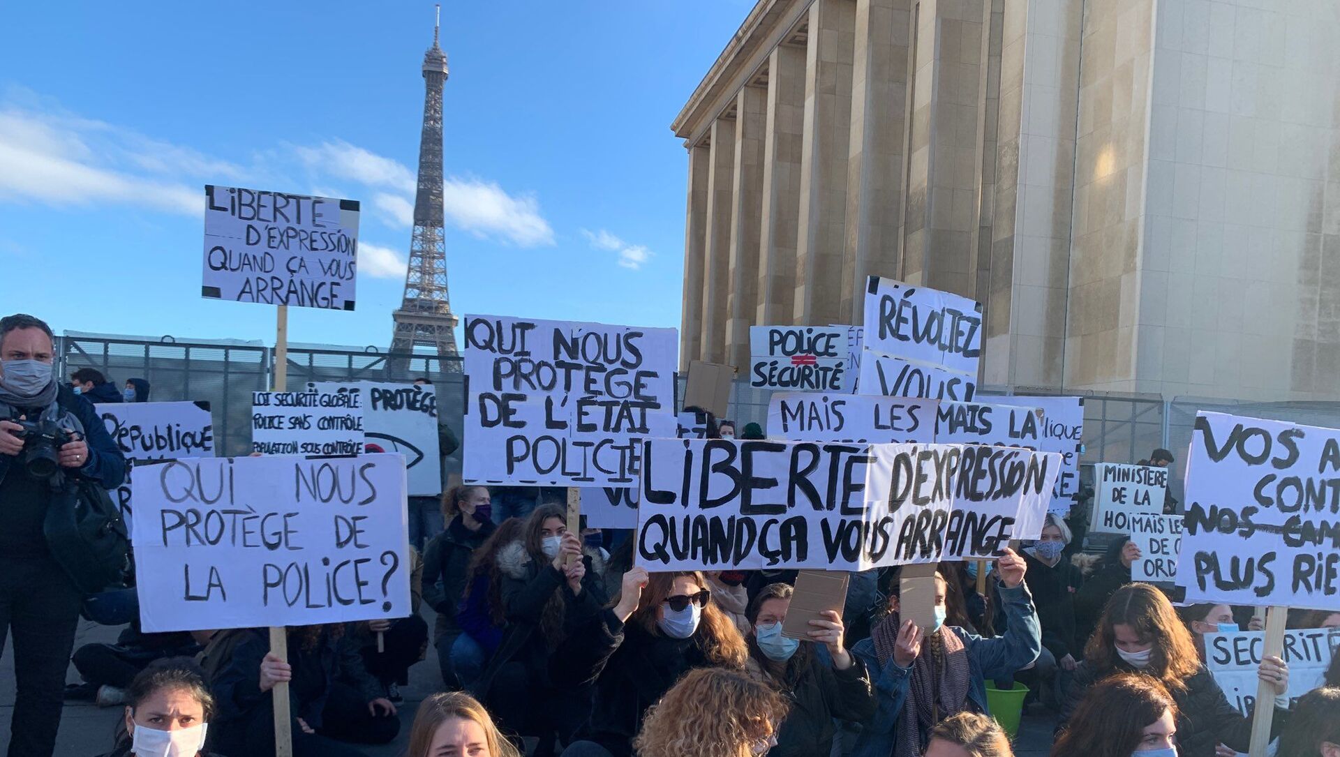 Manifestation contre la loi «sécurité globale» à Paris, 21 novembre 2020 - Sputnik Afrique, 1920, 15.04.2021