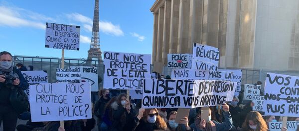 Manifestation contre la loi «sécurité globale» à Paris, 21 novembre 2020 - Sputnik Afrique