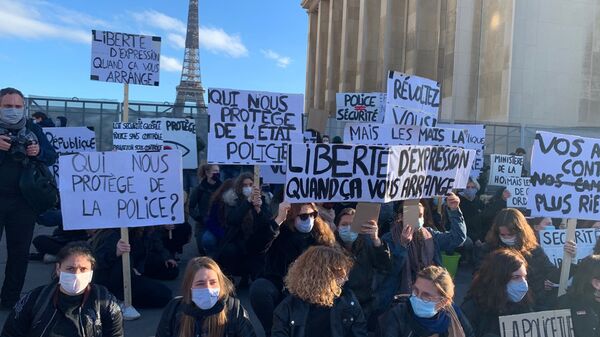 Manifestation contre la loi «sécurité globale» à Paris, 21 novembre 2020 - Sputnik Afrique