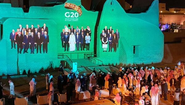 Проекция «Семейного фото» для саммита лидеров G20 на дворец Салва в Ат-Турайфе, Саудовская Аравия - Sputnik Afrique