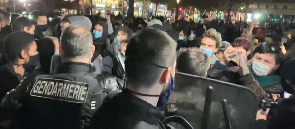 Tensions lors de l'installation d’un camp de migrants sur la place de la République, 23 novembre 2020 - Sputnik Afrique