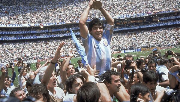 Maradona après la victoire de l'Argentine lors de la Coupe du Monde 1986 - Sputnik Afrique