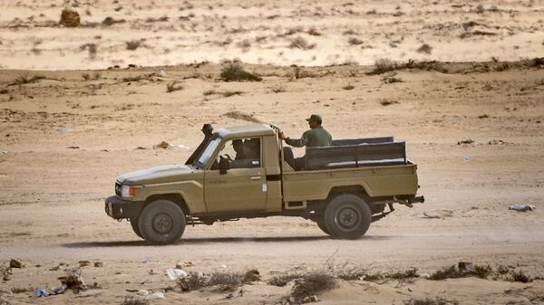 Un véhicule des forces armées marocaines au passage d'El-Guerguerat, entre le Maroc et la Mauritanie - Sputnik Afrique