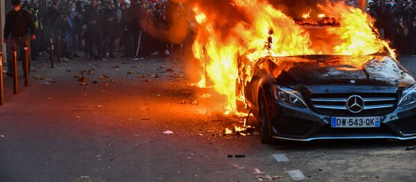 Incendies, vitrines brisées: manifestation contre la loi Sécurité globale à Paris 
 - Sputnik Afrique