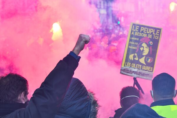 Incendies, vitrines brisées: manifestation contre la loi Sécurité globale à Paris 
 - Sputnik Afrique