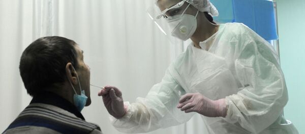 Test de dépistage de Covid-19 dans une clinique russe (archive photo) - Sputnik Afrique