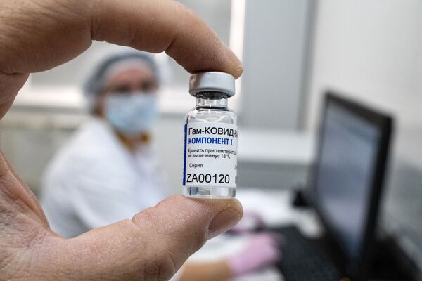 La Russie a entamé la vaccination de masse contre le Covid-19

 - Sputnik Afrique