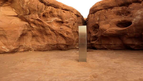 Le premier des monolithes découverts, dans le désert de l'Utah - Sputnik Afrique
