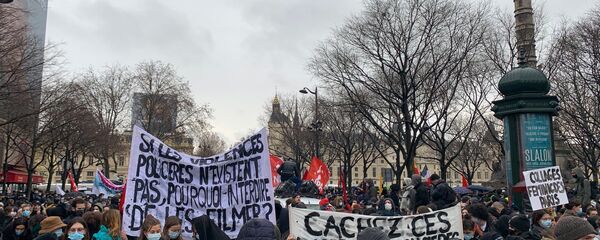 Une manifestation contre la loi Sécurité Globale à Paris, 12 décembre 2020 - Sputnik Afrique