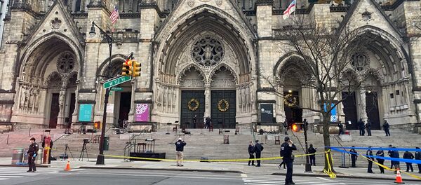 Quartier bouclé près de la cathédrale Saint-Jean de New York où un homme a ouvert le feu, le 13 décembre 2020 - Sputnik Afrique