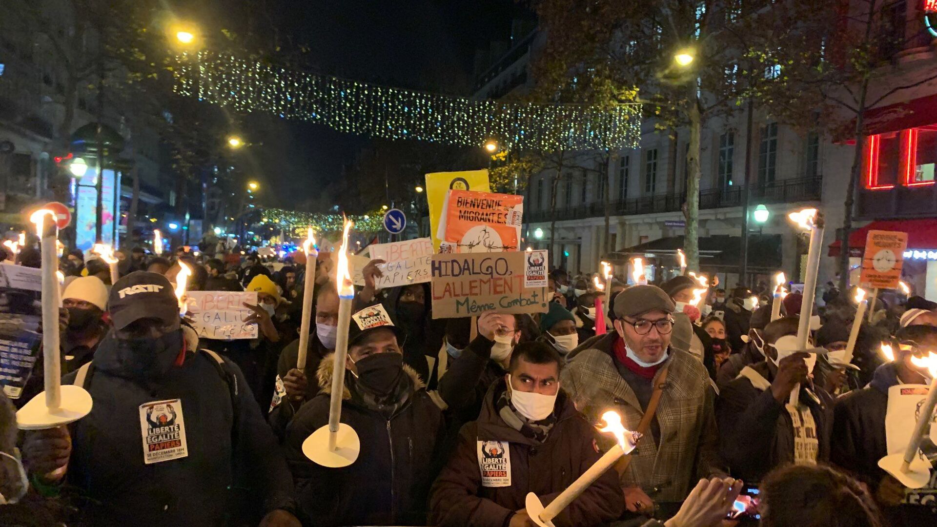 Action des sans-papiers à Paris pour la journée internationale des migrants, le 18 décembre 2020 - Sputnik Afrique, 1920, 16.12.2021
