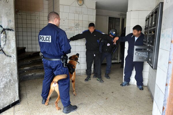 Montée de la délinquance en Île-de-France: «On assiste à la dépravation morale des délinquants» - Sputnik Afrique