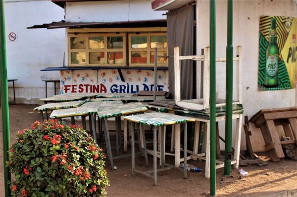 Covid-19 au Togo: pasteurs et barmans exaspérés par les restrictions de fin d’année - Sputnik Afrique