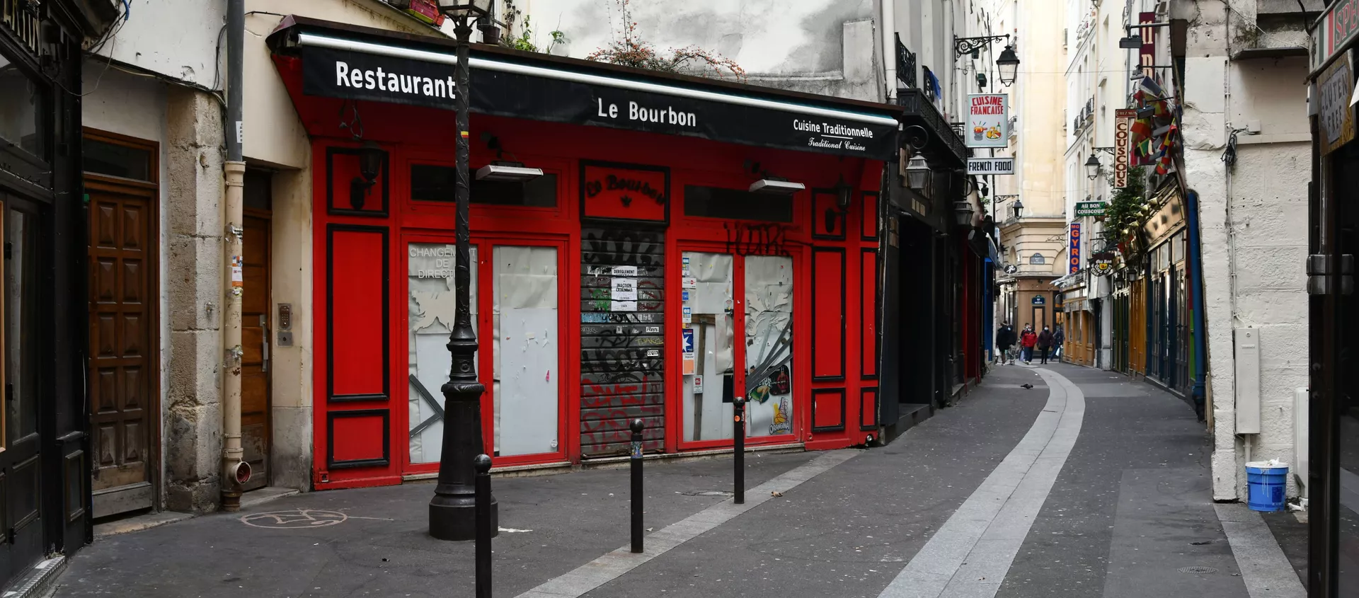 Un restaurant fermé à Paris lors de la crise sanitaire du Covid-19 (archive photo) - Sputnik Afrique, 1920, 25.03.2021