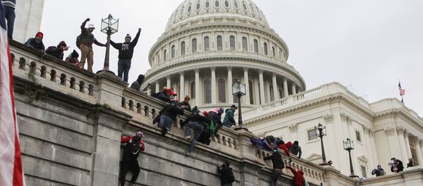 Situation autour du Capitole, envahi par des manifestants, le 6 janvier 2021 Situation autour du Capitole, envahi par des manifestants, le 6 janvier 2021 - Sputnik Afrique