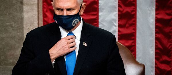 Vice President Mike Pence presides over a Joint session of Congress to certify the 2020 Electoral College results after supporters of President Donald Trump stormed the Capitol earlier in the day, on Capitol Hill in Washington, U.S. January 6, 2021. Erin Schaff/Pool via REUTERS - Sputnik Afrique