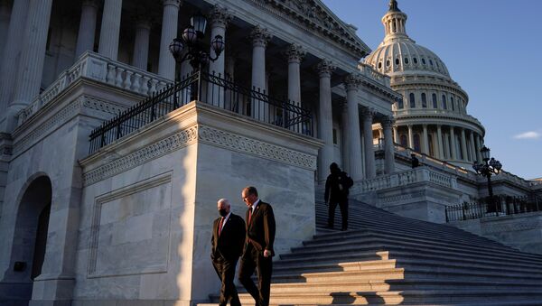 Le Capitole après que l'ouverture d'une procédure de destitution contre Trump a été approuvée par la Chambre des représentants, le 13 janvier - Sputnik Afrique