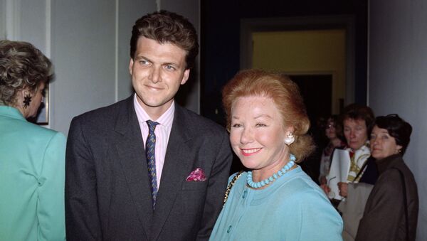 Baron Benjamin de Rothschild et sa mère, Nadine de Rothschild, en 1991 - Sputnik Afrique
