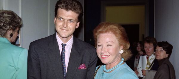 Baron Benjamin de Rothschild et sa mère, Nadine de Rothschild, en 1991 - Sputnik Afrique